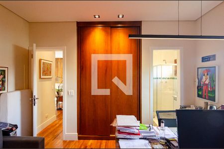 Casa de condomínio à venda com 271m², 4 quartos e 3 vagasEscritório