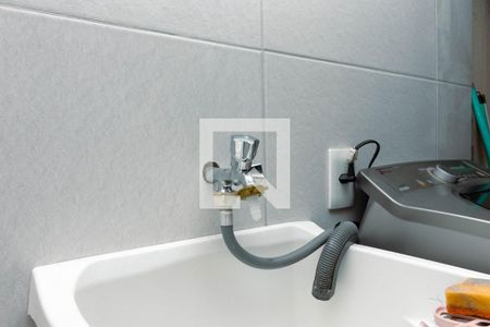 Área de Serviço - Torneira de casa de condomínio à venda com 2 quartos, 90m² em Vila Ré, São Paulo