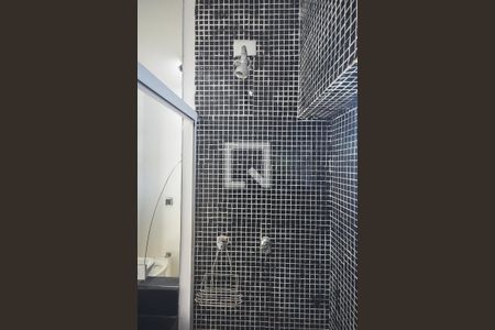 Apartamento para alugar com 215m², 3 quartos e 3 vagasChuveiro do Banheiro da Suíte 1