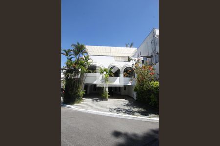 Casa para alugar com 500m², 4 quartos e 4 vagasFachada