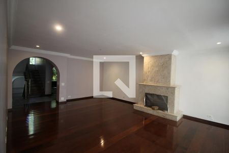 Casa para alugar com 500m², 4 quartos e 4 vagasSala de TV