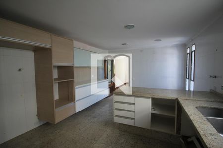Casa para alugar com 500m², 4 quartos e 4 vagasCozinha