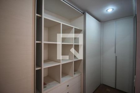 Casa para alugar com 500m², 4 quartos e 4 vagasCloset da suíte 2