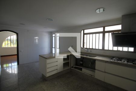 Casa para alugar com 500m², 4 quartos e 4 vagasCozinha