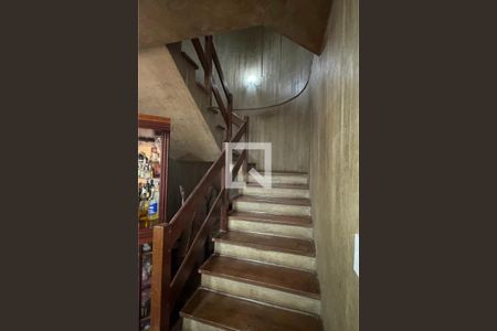 Escada de casa de condomínio à venda com 3 quartos, 325m² em Alphaville, Santana de Parnaíba