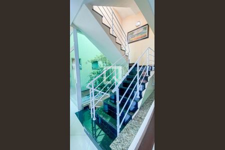 Escada de casa à venda com 2 quartos, 189m² em Vila Assunção, Santo André