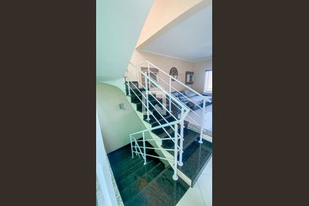escada de casa à venda com 2 quartos, 189m² em Vila Assunção, Santo André