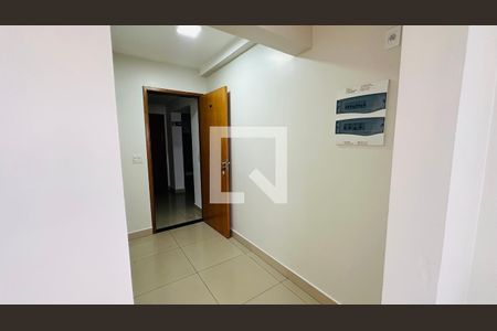 Corredor de apartamento para alugar com 2 quartos, 60m² em Vila Rosa, Goiânia