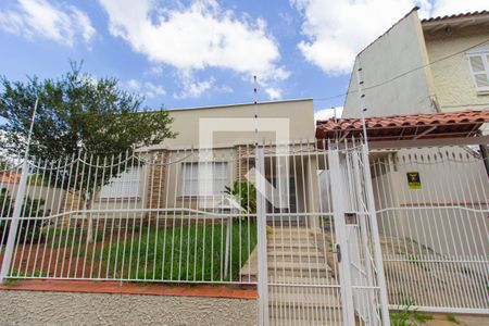 Casa para alugar com 200m², 4 quartos e 4 vagasFachada