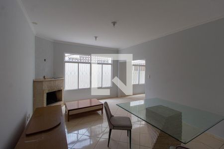 Casa para alugar com 200m², 4 quartos e 4 vagasSala