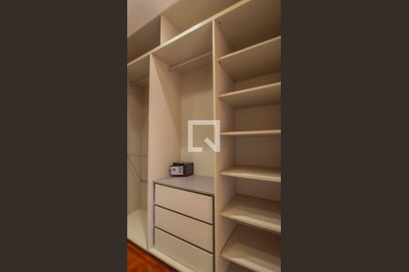 Casa de condomínio à venda com 580m², 3 quartos e 4 vagasCloset da suíte 1