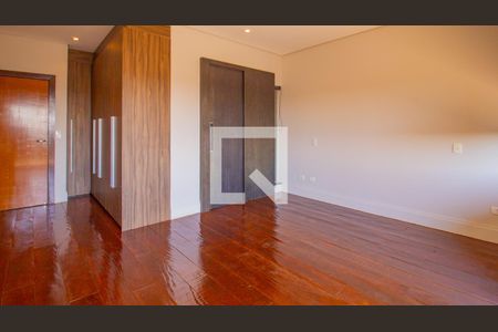 Casa de condomínio à venda com 580m², 3 quartos e 4 vagasSuíte 2