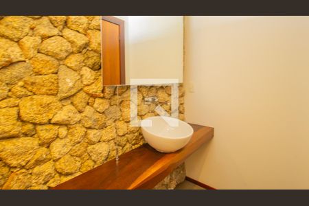 Casa de condomínio à venda com 580m², 3 quartos e 4 vagasLavabo