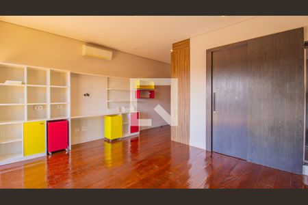 Casa de condomínio à venda com 580m², 3 quartos e 4 vagasSuíte 2