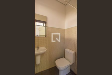 Casa de condomínio à venda com 580m², 3 quartos e 4 vagasBanheiro de serviço