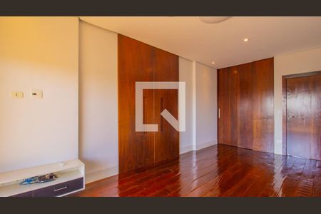 Casa de condomínio à venda com 580m², 3 quartos e 4 vagasSuíte 1