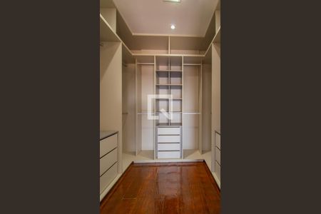 Casa de condomínio à venda com 580m², 3 quartos e 4 vagasCloset da suíte 1