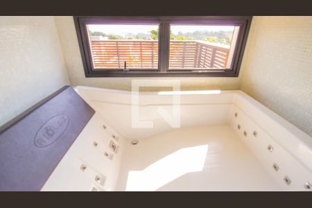 Casa de condomínio à venda com 580m², 3 quartos e 4 vagasBanheiro da Suíte 1