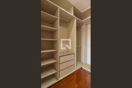 Casa de condomínio à venda com 580m², 3 quartos e 4 vagasCloset da suíte 1