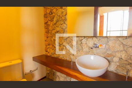 Casa de condomínio à venda com 580m², 3 quartos e 4 vagasLavabo