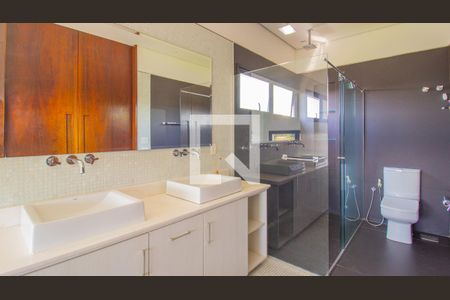 Casa de condomínio à venda com 580m², 3 quartos e 4 vagasBanheiro da Suíte 1