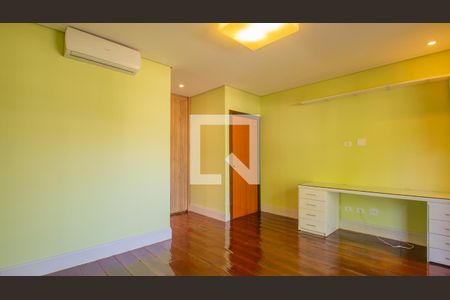 Casa de condomínio à venda com 580m², 3 quartos e 4 vagasSuíte 3