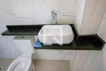 Casa à venda com 80m², 2 quartos e 2 vagasBanheiro do quarto 1