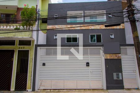 Casa à venda com 80m², 2 quartos e 2 vagasFachada