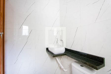 Casa à venda com 80m², 2 quartos e 2 vagasBanheiro do quarto 2