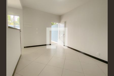 Sala de casa para alugar com 2 quartos, 70m² em Piratininga, Niterói