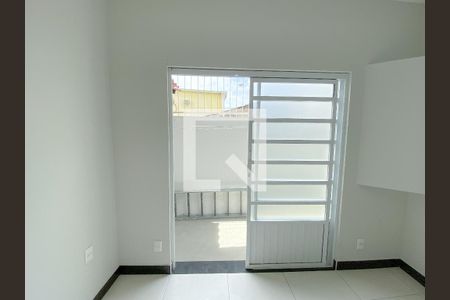 Sala 2 de casa para alugar com 2 quartos, 70m² em Piratininga, Niterói