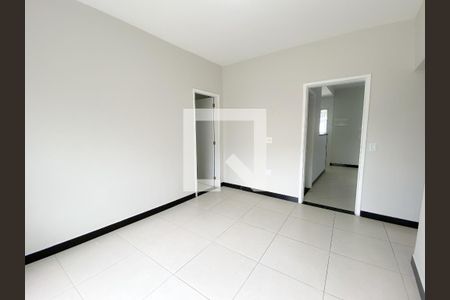 Sala 2 de casa para alugar com 2 quartos, 70m² em Piratininga, Niterói