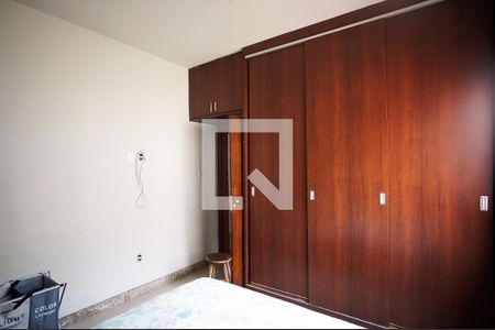 Quarto 1 de casa para alugar com 3 quartos, 360m² em Planalto, Belo Horizonte