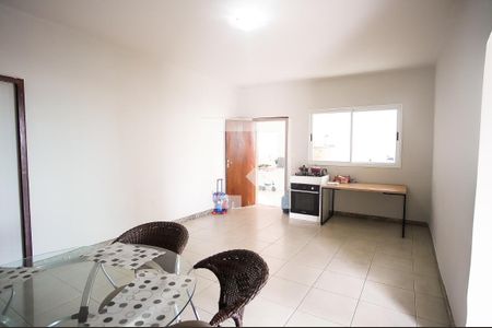 Sala 2 de casa para alugar com 3 quartos, 360m² em Planalto, Belo Horizonte