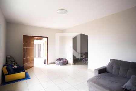 Sala de casa para alugar com 3 quartos, 360m² em Planalto, Belo Horizonte