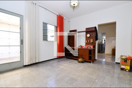 Quarto 1 de casa à venda com 1 quarto, 186m² em Pirajá, Belo Horizonte