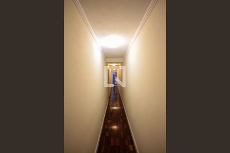 Casa à venda com 230m², 3 quartos e 2 vagasCorredor