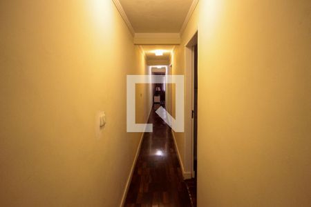 Casa à venda com 230m², 3 quartos e 2 vagasCorredor