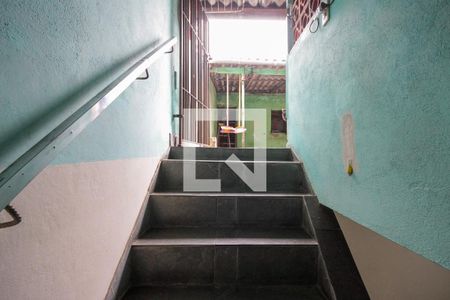 Casa à venda com 230m², 3 quartos e 2 vagasEscada