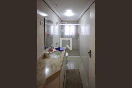 Casa à venda com 230m², 3 quartos e 2 vagasBanheiro