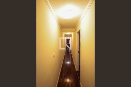 Casa à venda com 230m², 3 quartos e 2 vagasCorredor