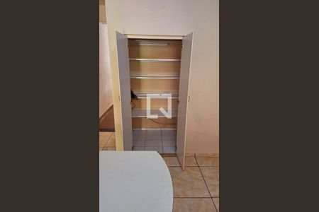 Casa de condomínio à venda com 63m², 2 quartos e 1 vaga Casa de condomínio à venda com 63m², 2 quartos e 1 vagaCozinha - Armários