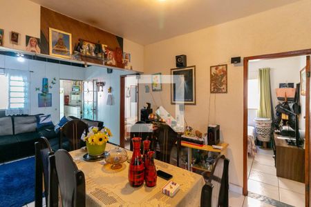 Casa à venda com 200m², 3 quartos e 2 vagasSala