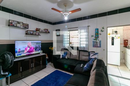 Casa à venda com 200m², 3 quartos e 2 vagasSala