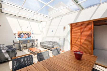 Apartamento à venda com 267m², 4 quartos e 3 vagas Apartamento à venda com 267m², 4 quartos e 3 vagasTerraço