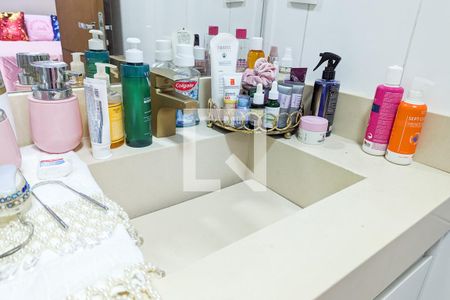 Apartamento à venda com 267m², 4 quartos e 3 vagas Apartamento à venda com 267m², 4 quartos e 3 vagasBanheiro da suíte 2