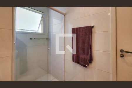 banheiro suite de apartamento à venda com 2 quartos, 85m² em Jardim Tupanci, Barueri