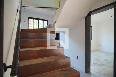 Casa à venda com 250m², 3 quartos e 4 vagasEscada