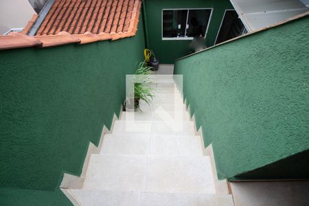 Casa para alugar com 110m², 2 quartos e 1 vaga Casa para alugar com 110m², 2 quartos e 1 vagaEscada