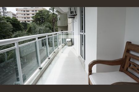 Apartamento à venda com 83m², 3 quartos e 1 vagaVaranda